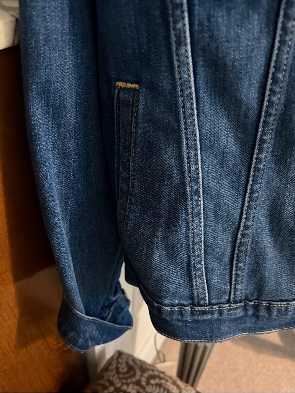 GAP Women’s Dark Blue Denim Jacket EUC size Large in Medium Dark Denim - Picture 4 of 7